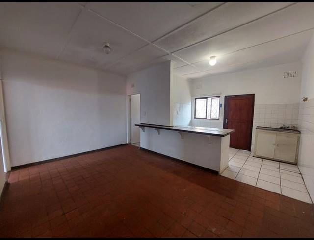 2 BEDROOM PROPERTY TO RENT IN LAWRENCE ROCKS